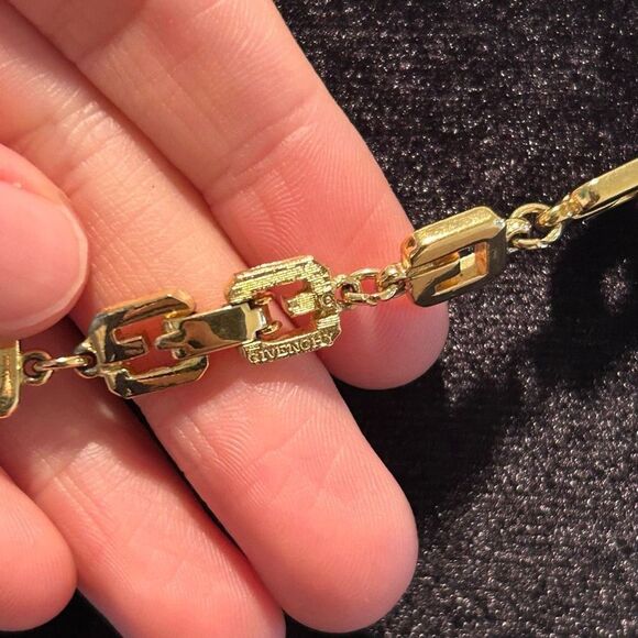 GIVENCHY: Gold Metal (G)Links Long Necklace (os) - Picture 6 of 10